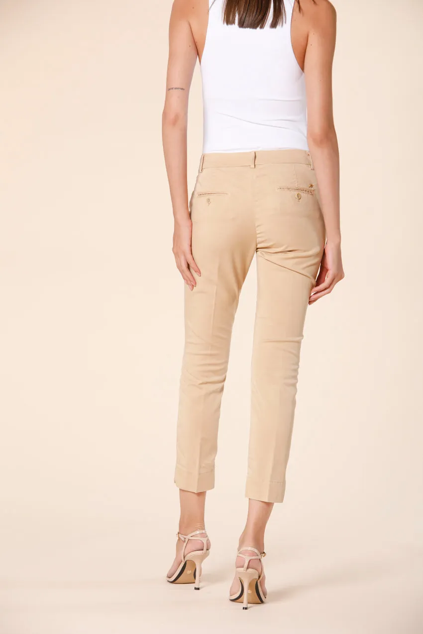 Jaqueline Curvie pantalone chino capri donna in tencel stretch curvy ①