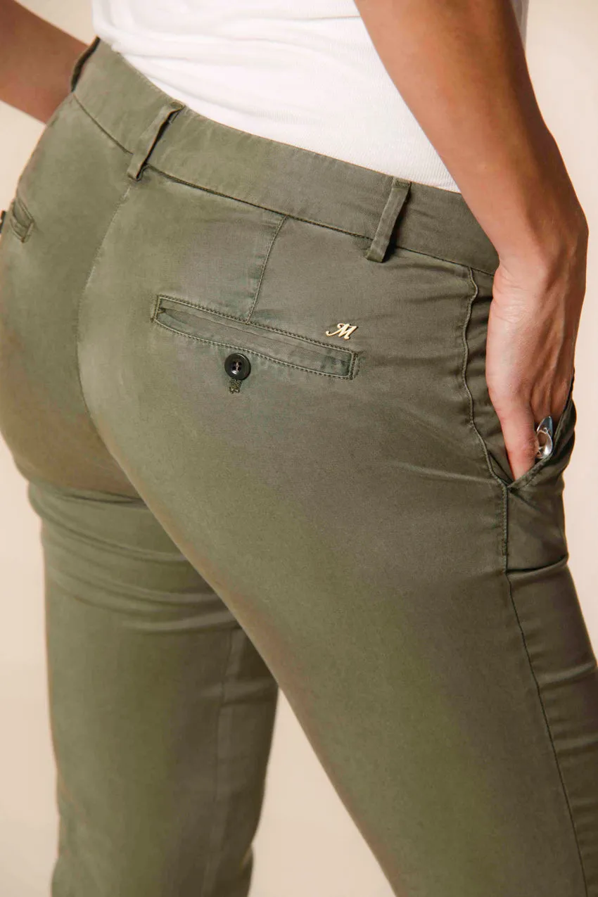 Jaqueline Curvie pantalone chino capri donna in tencel stretch curvy ①