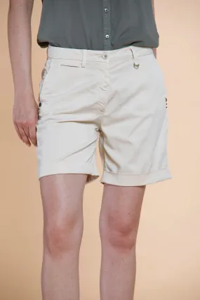 Jaqueline Curvy bermuda chino donna in tencel con borchie curvy①