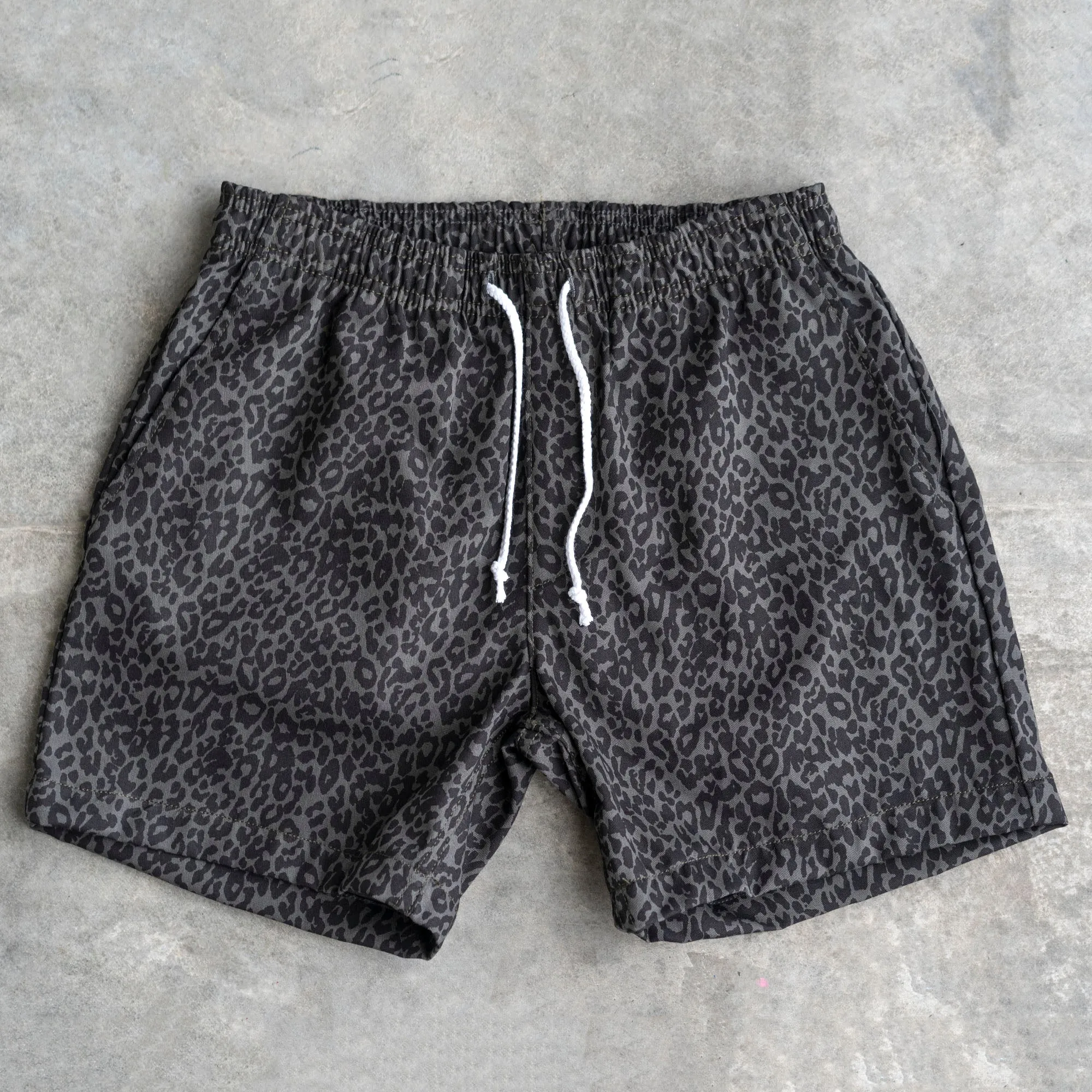 Laidback Short in Graphite Leopard 7oz Twill Sz Small