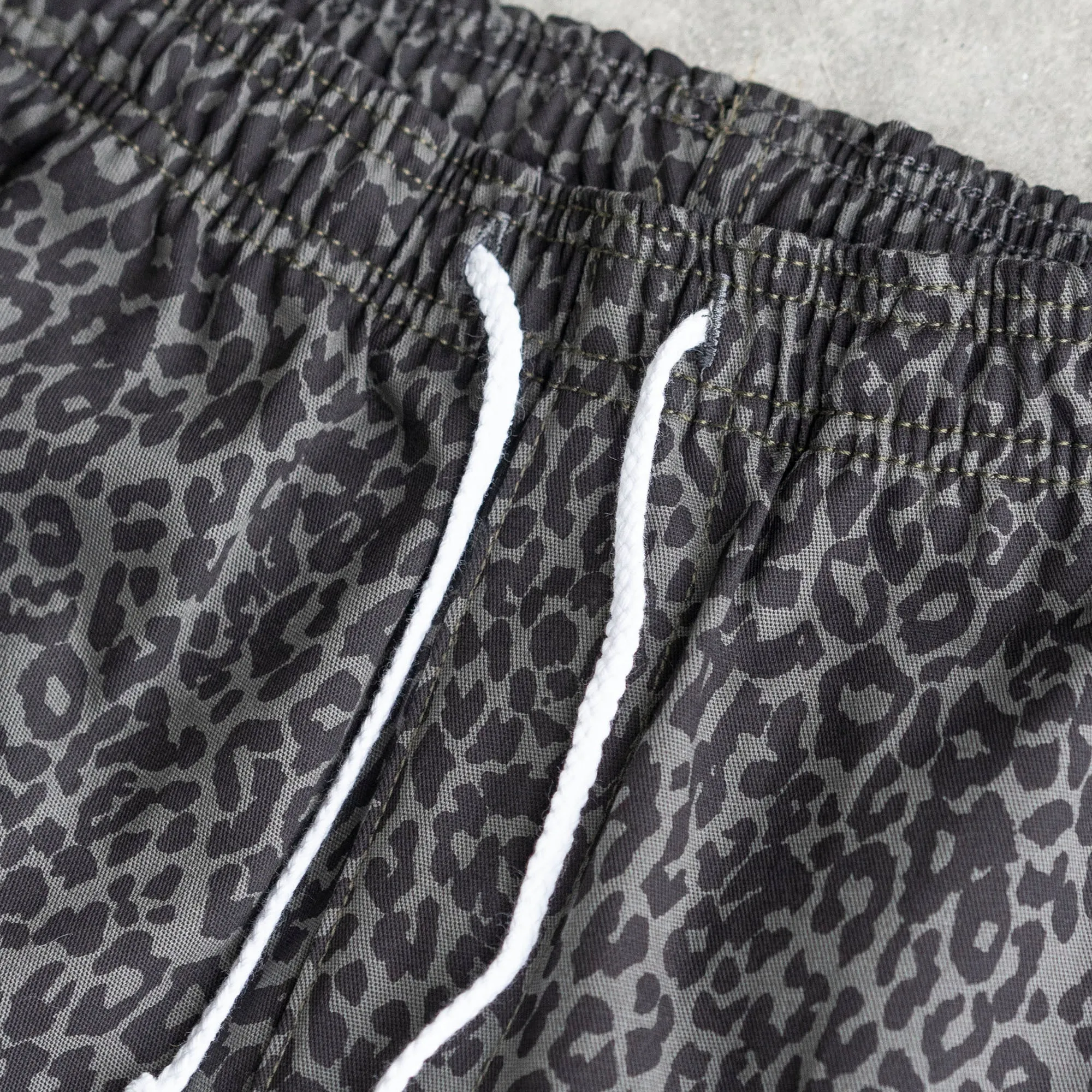 Laidback Short in Graphite Leopard 7oz Twill Sz Small