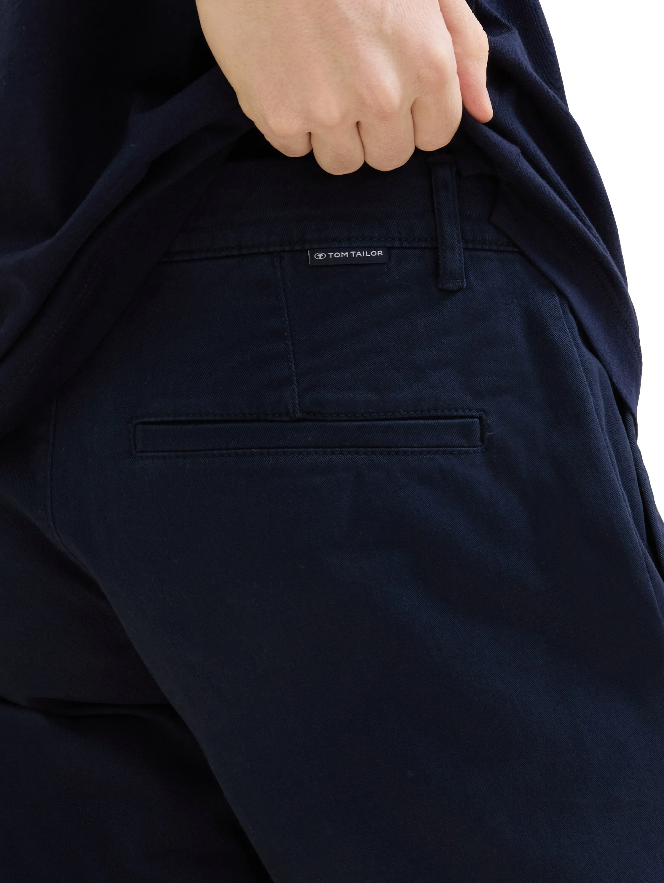SLIM CHINO SHORTS