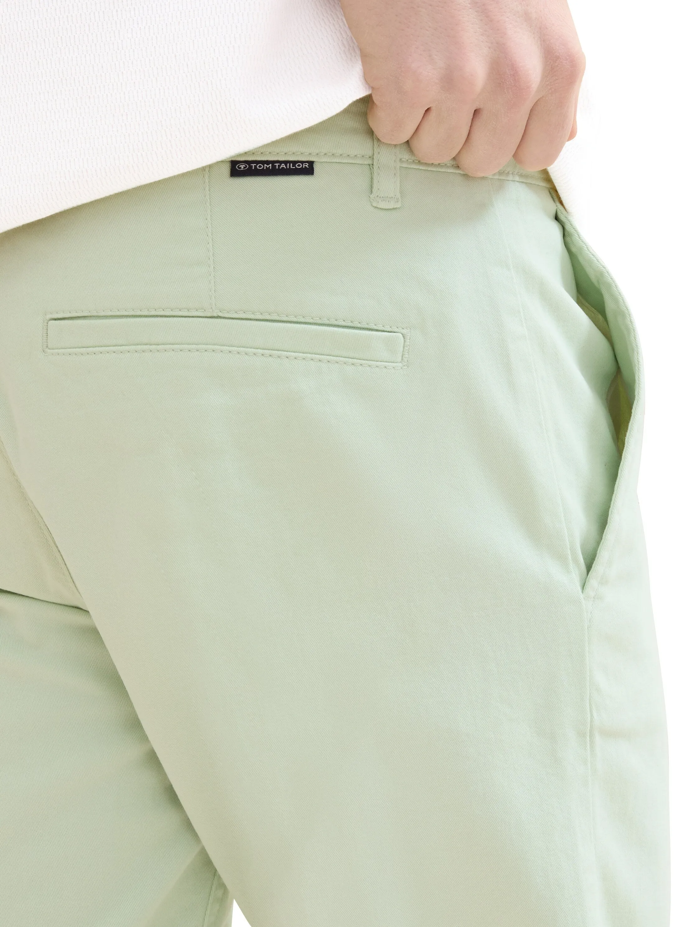SLIM CHINO SHORTS