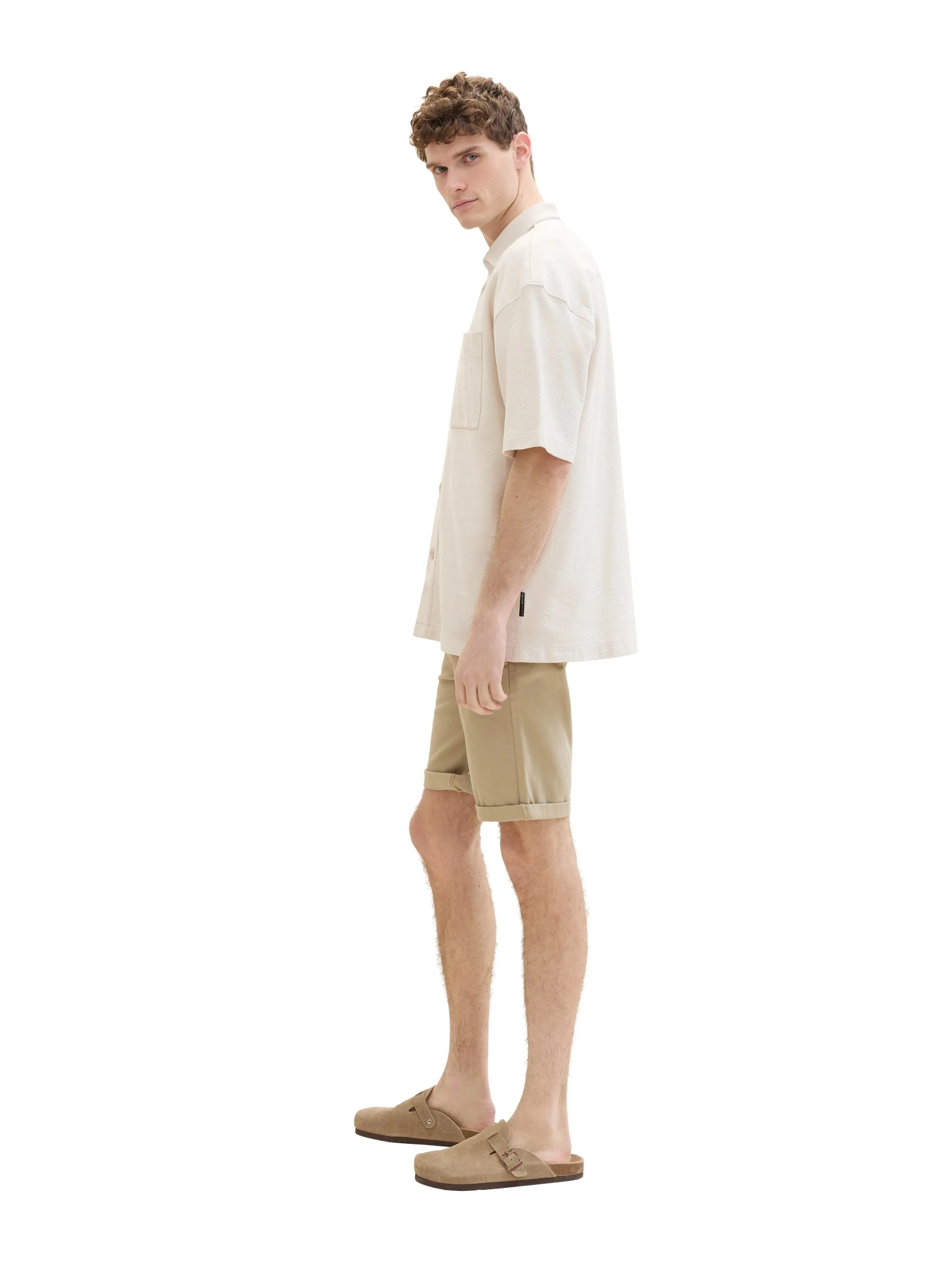 SLIM CHINO SHORTS