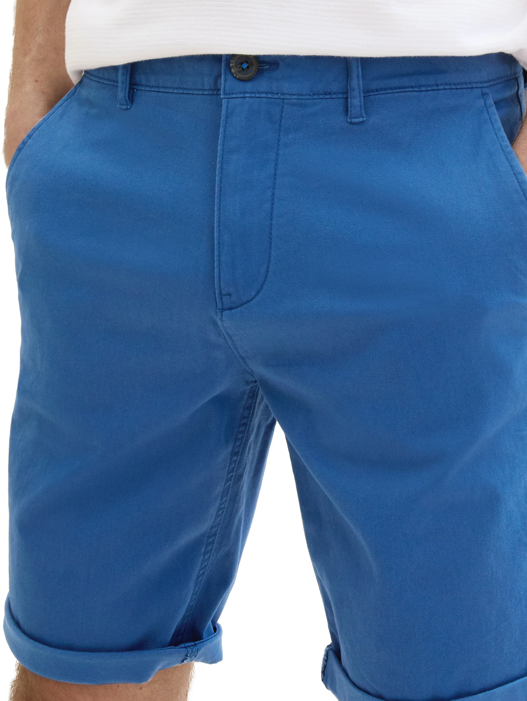 SLIM CHINO SHORTS