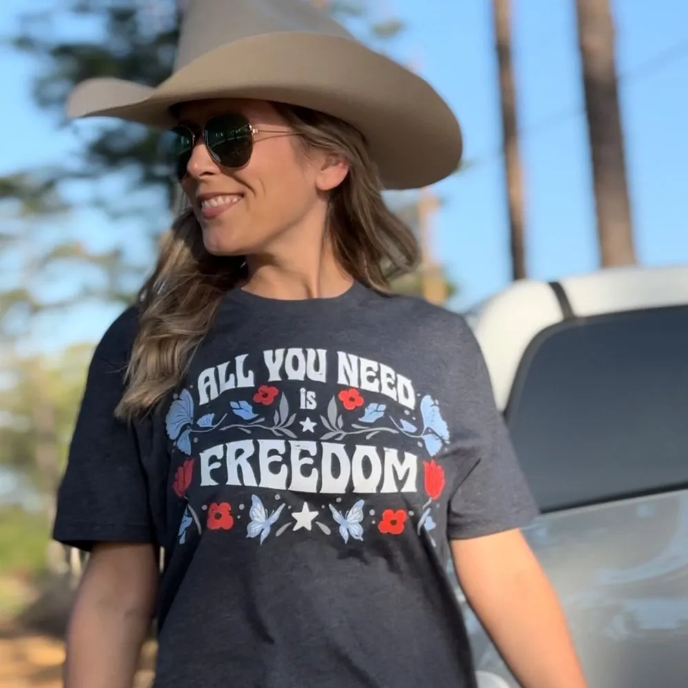 Women's Freedom Boyfriend Fit T-Shirt - Midnight Navy